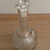 Petit vase en verre transparent