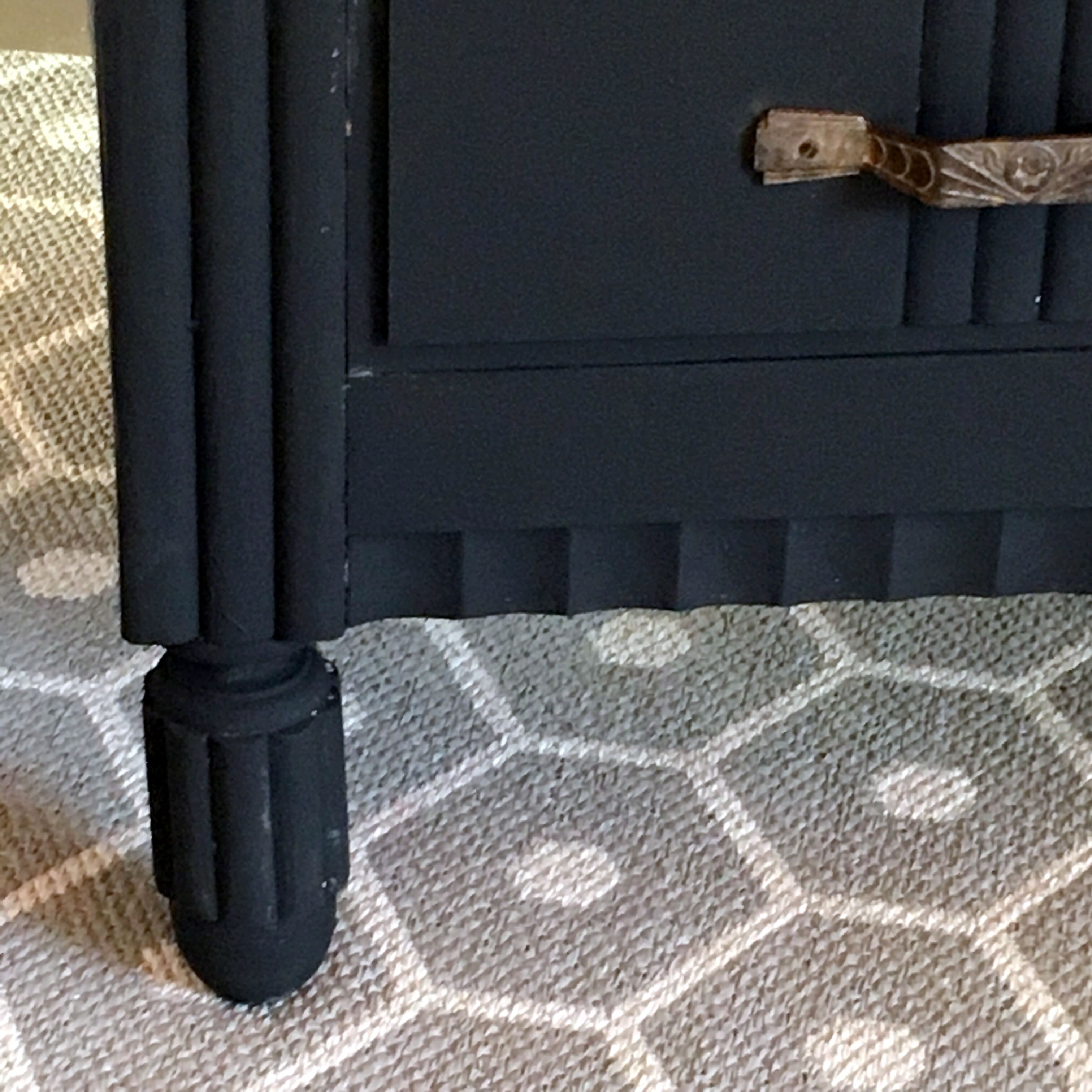 Commode art déco peinte en noir mat