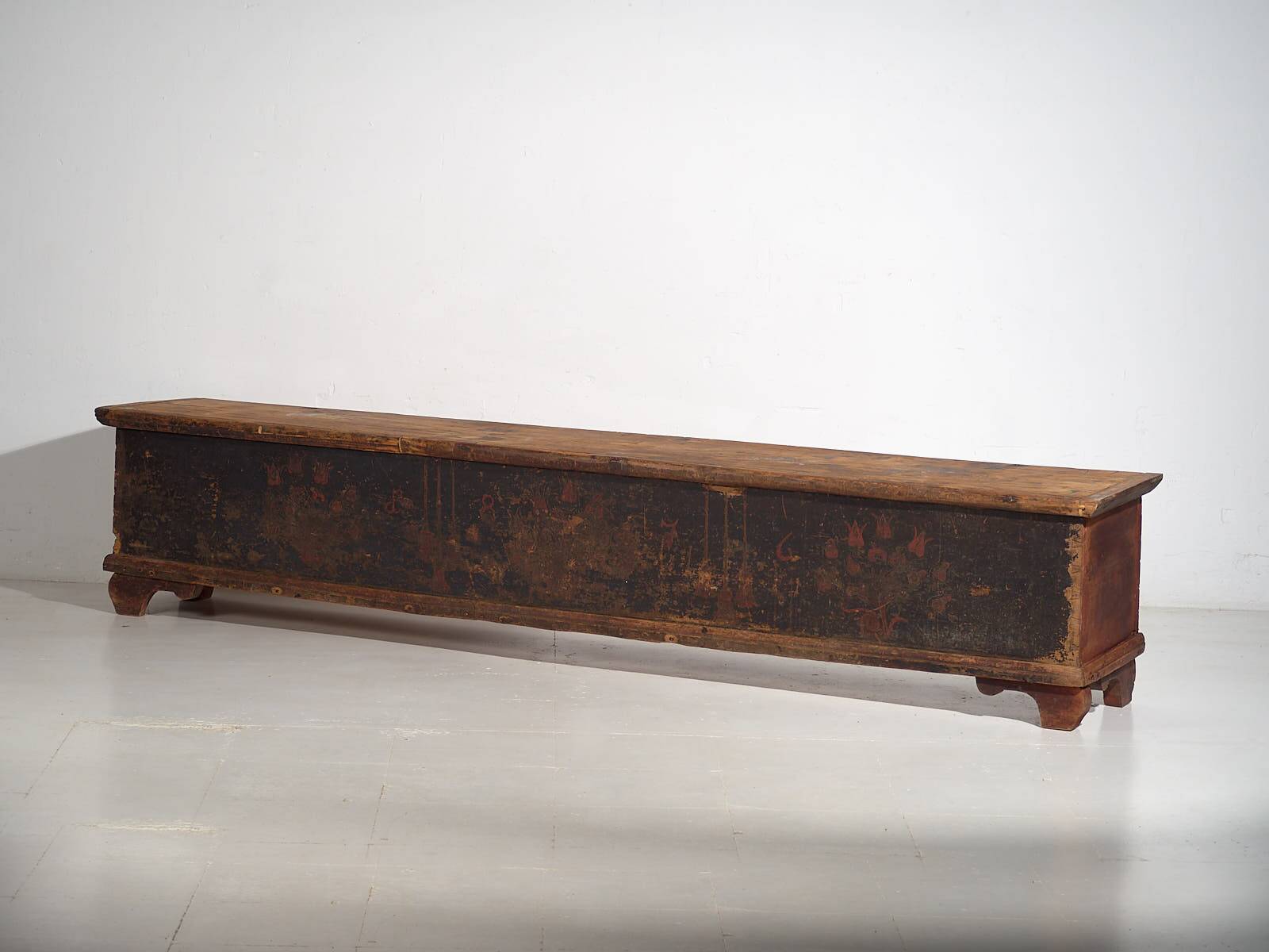 Antique long trunk painted with floral motifs (Year 1876) #1