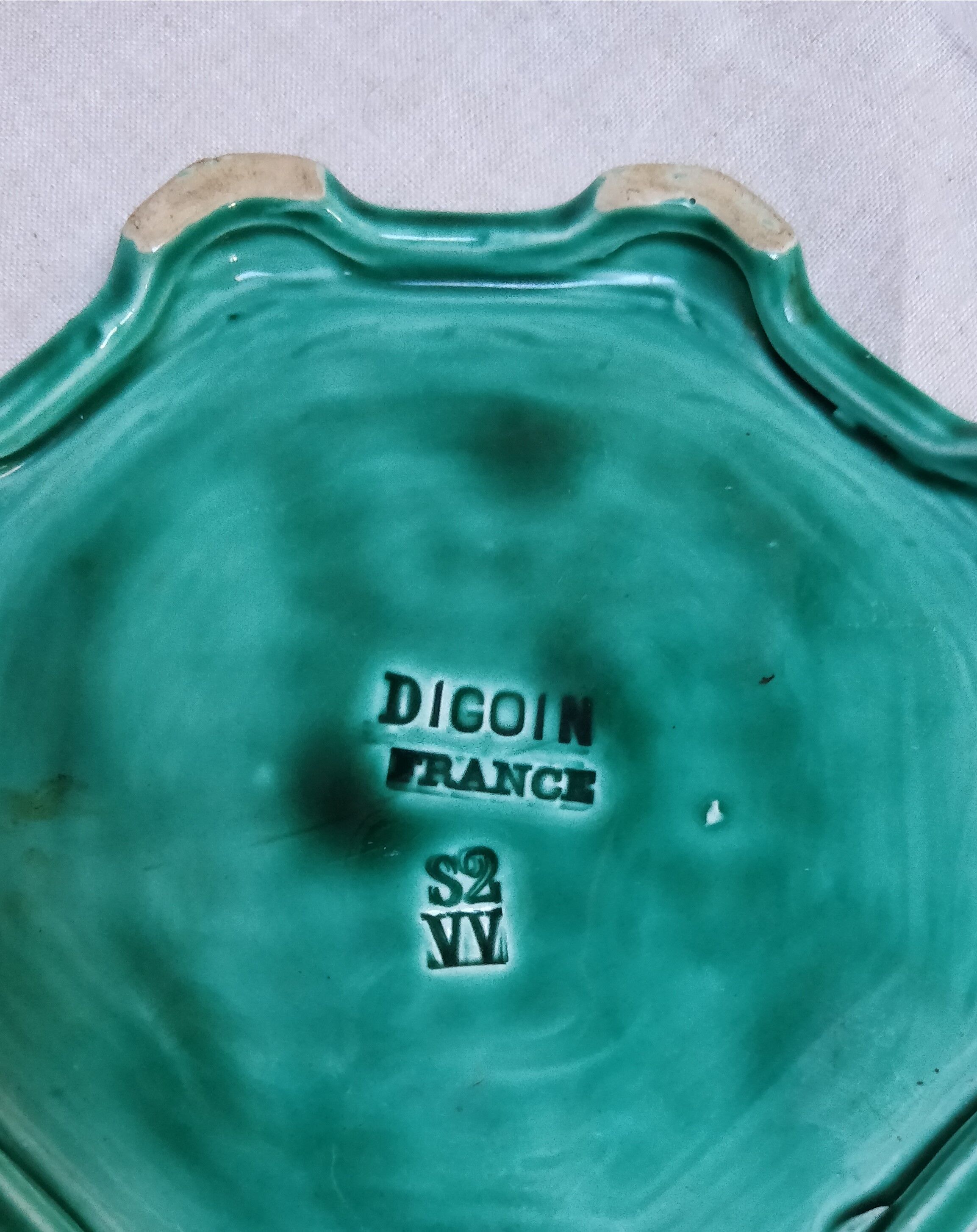 Three flat bottoms in green cermal Digoin