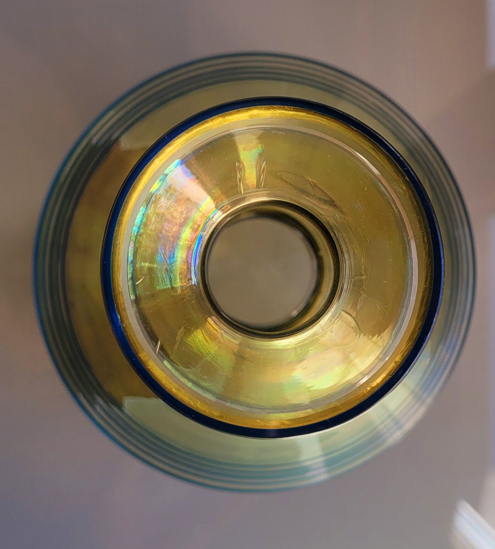 Vintage vase in iridescent glass 70s 80s