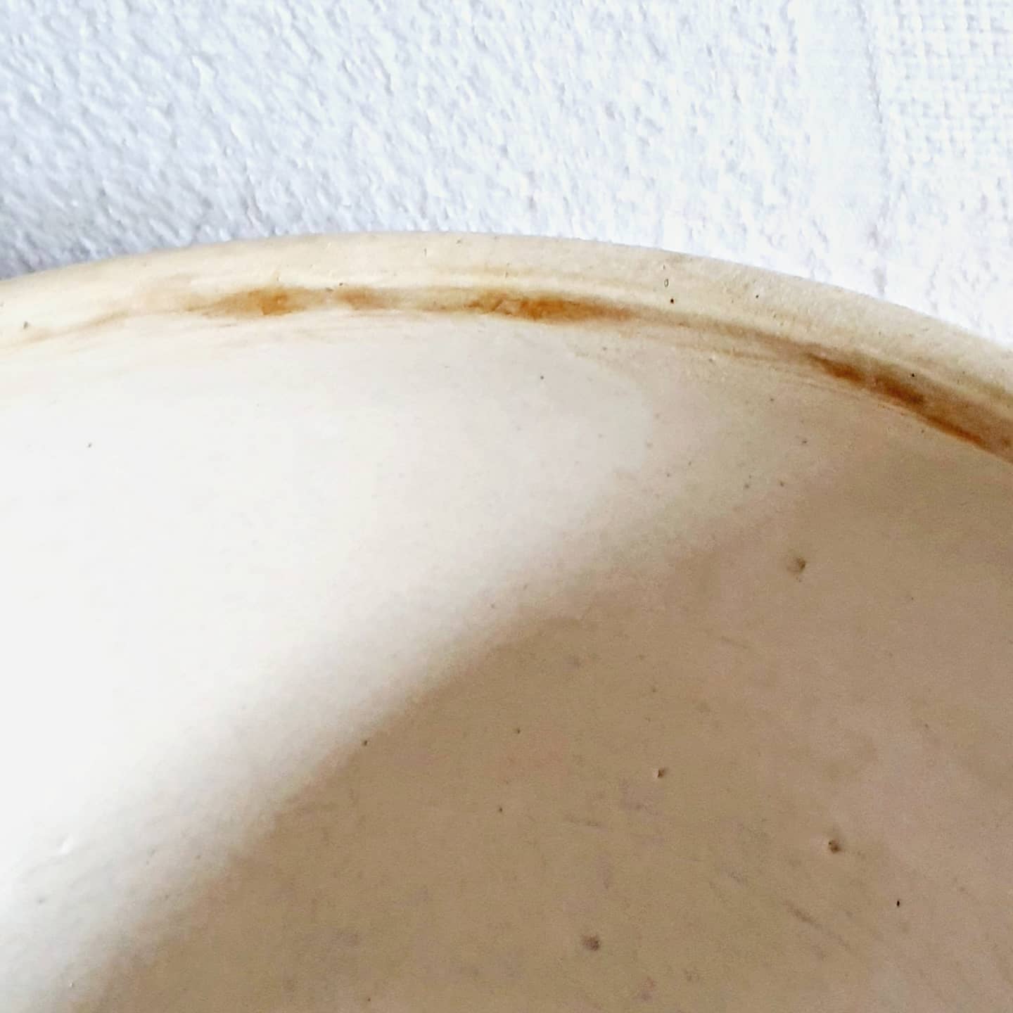 Plat creux saladier en grès beige