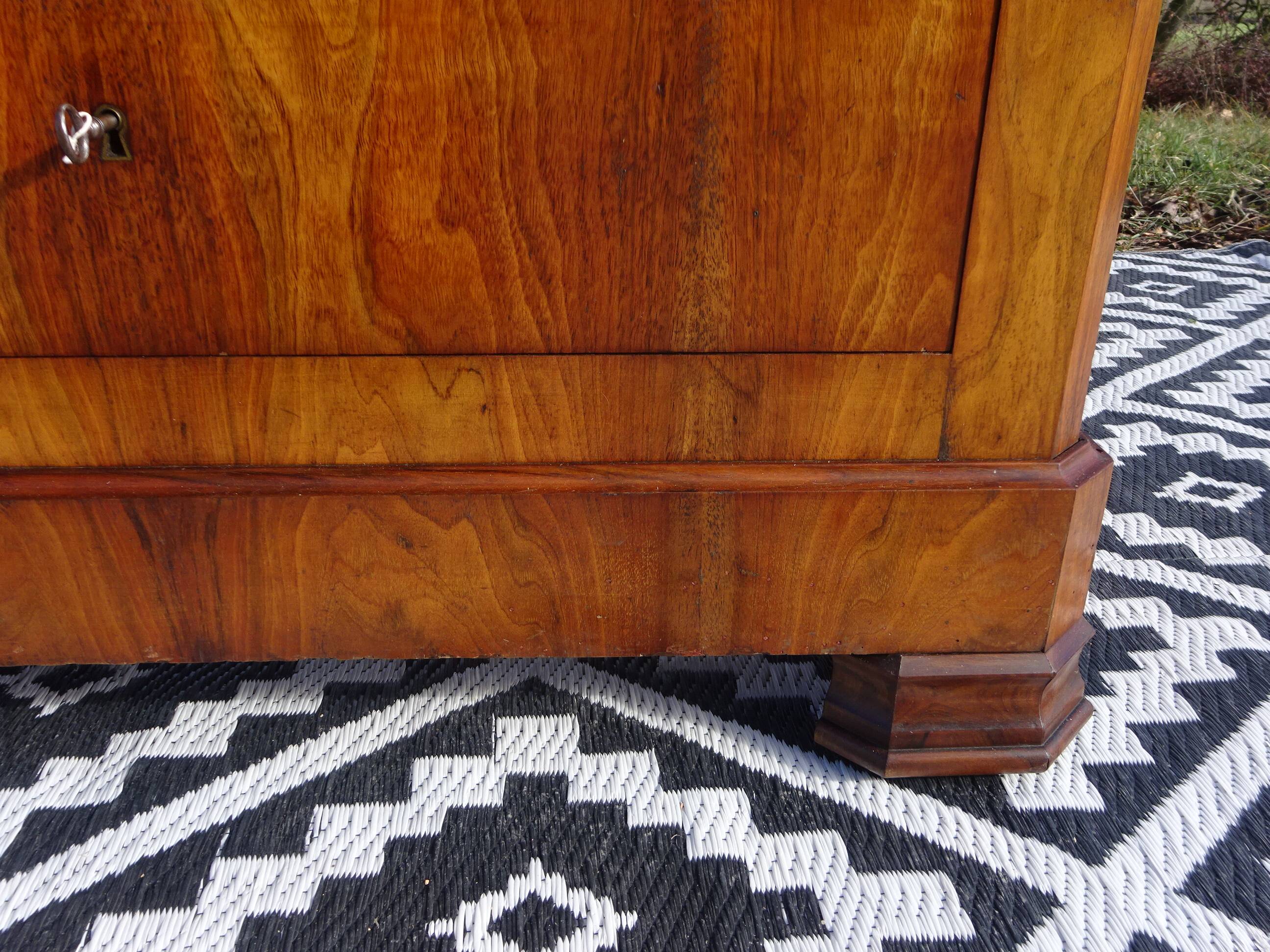 Commode coiffeuse, système en chemin de fer