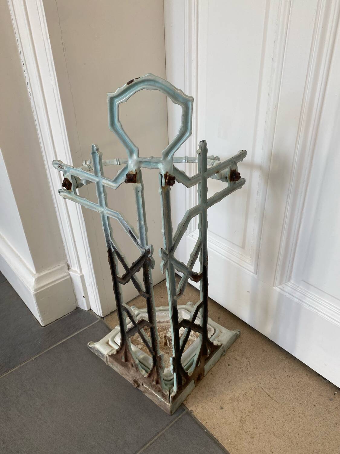 Cast iron umbrella stand