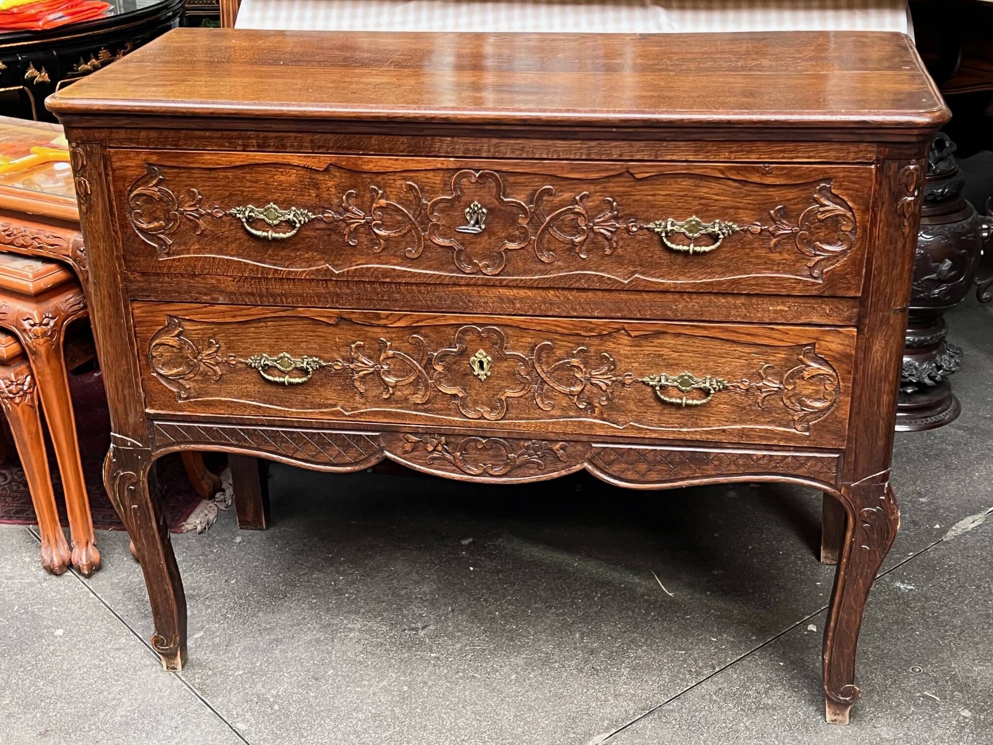 Antique Louis XV style chest of drawers from the 1800s.