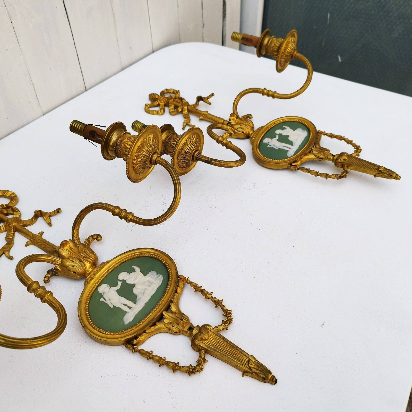 Paire d’appliques bronze doré Wedgwood