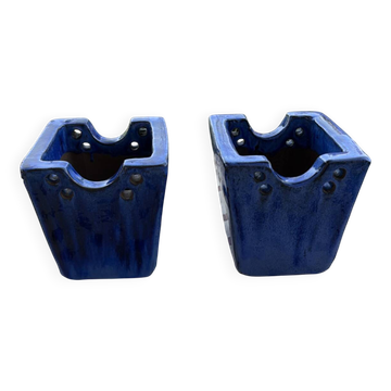 Set of two hanging pots in blue glazed ceramic.