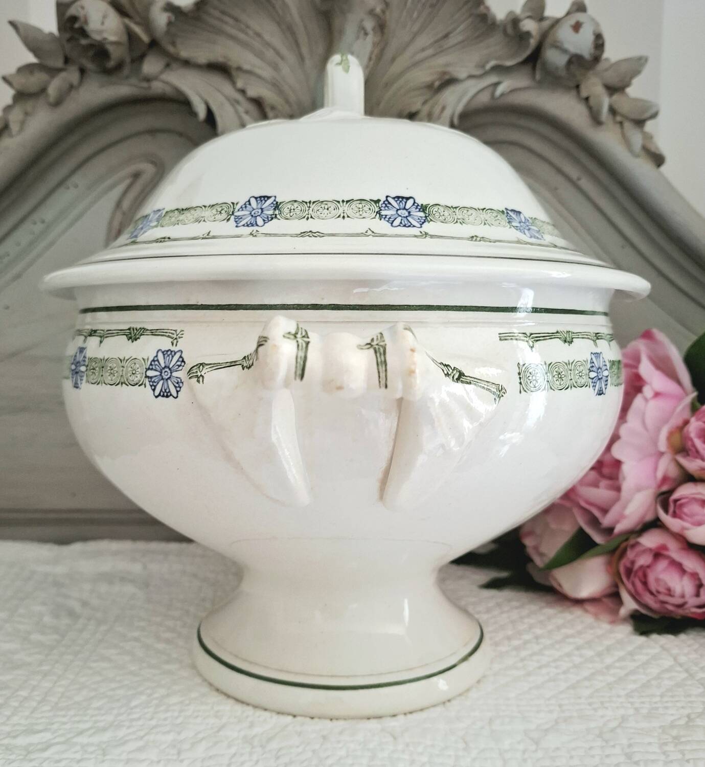 Antique deep plates in ironstone with a soup tureen.