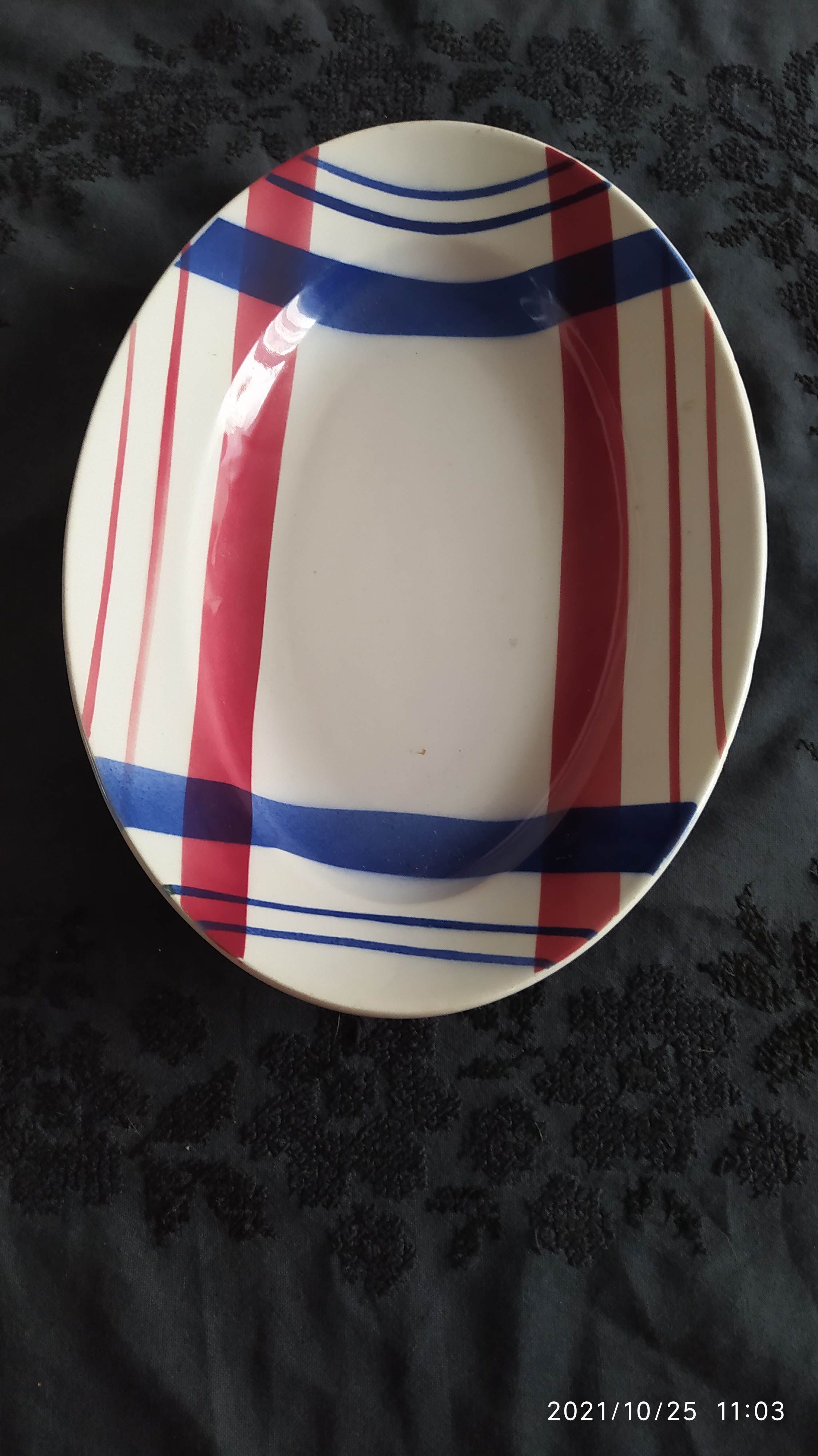 Old serving dish Moulin des Loups