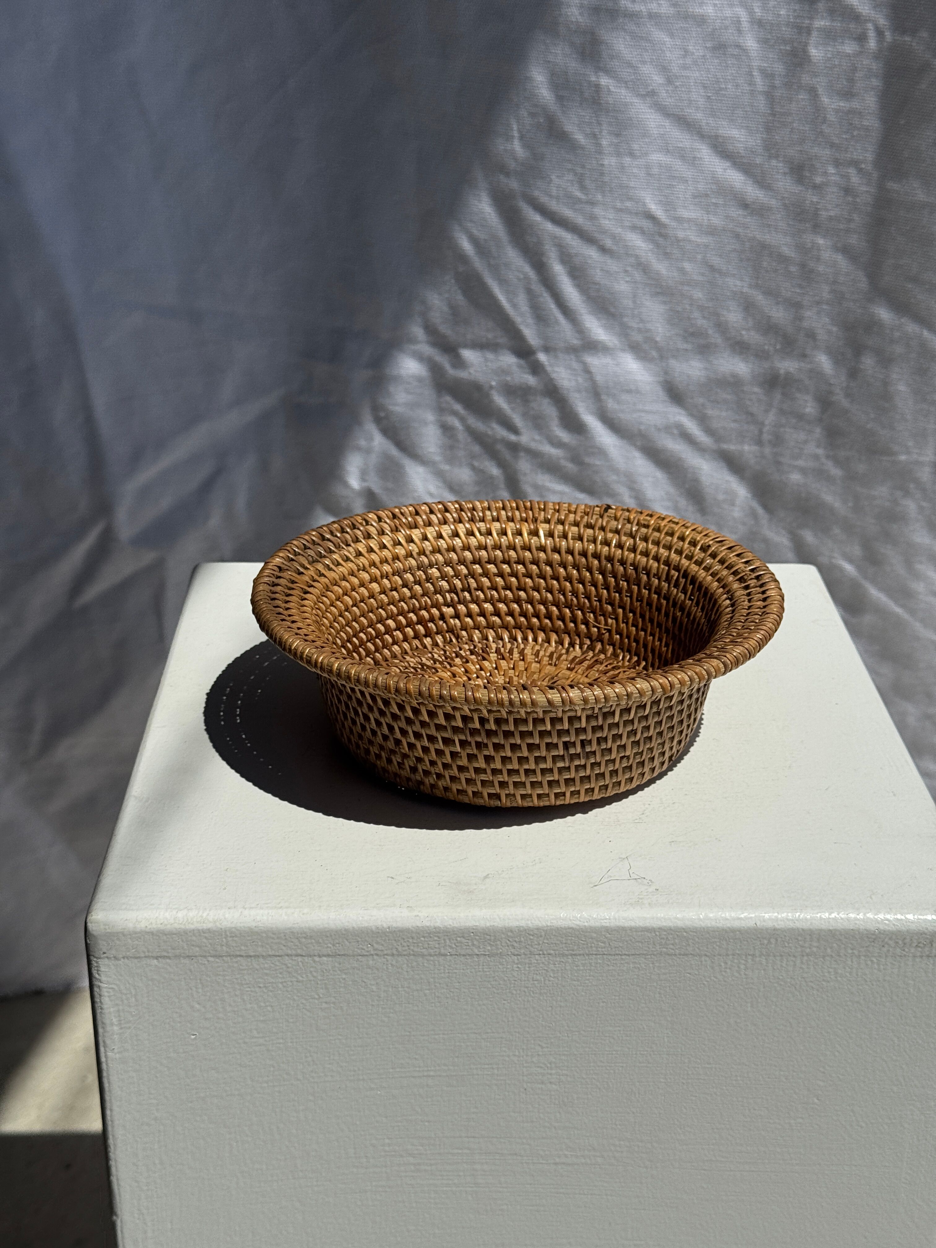 Small flared bowl made of woven Indonesian rattan D20 H6