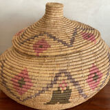 Raffia basket with lid