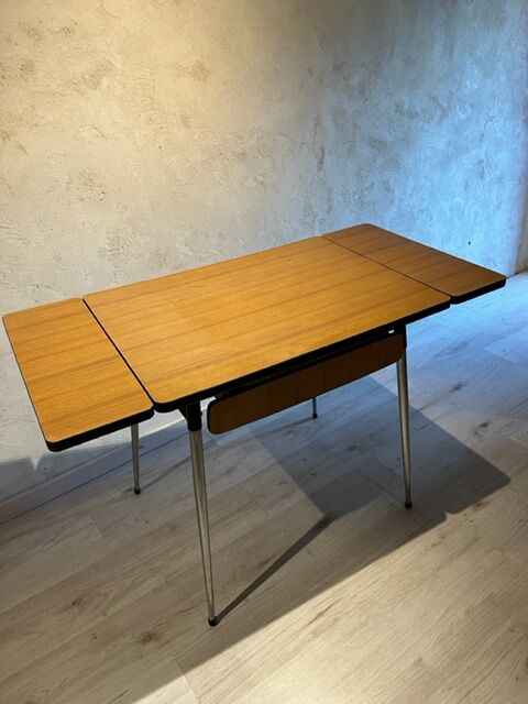 Table and chair in formica 1960/70