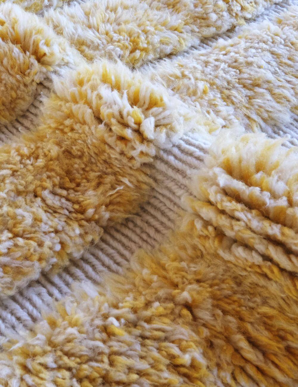 Luxurious Beni Mrirt Rug - 249 x 157 cm