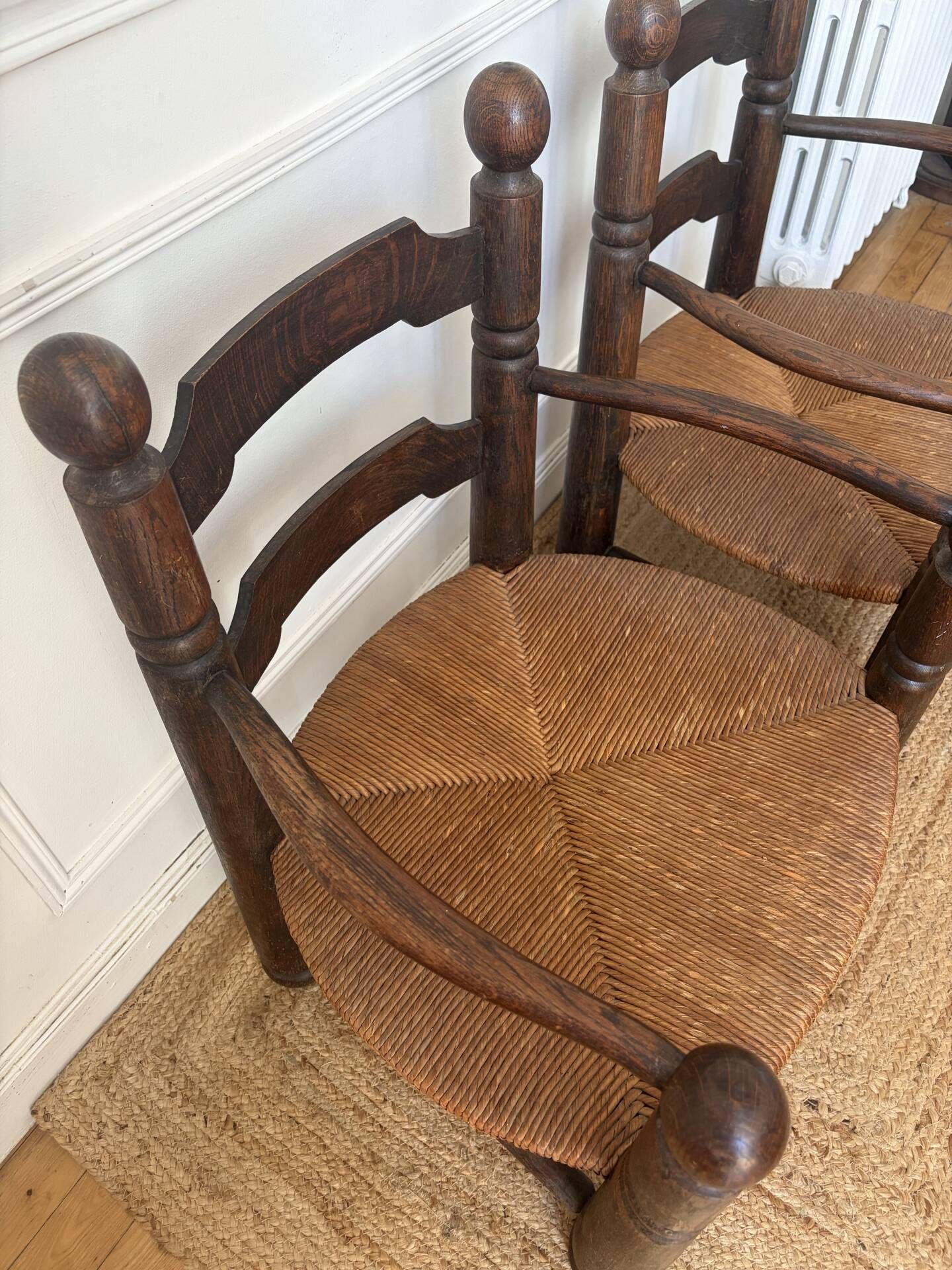 Paire de fauteuils en bois et paille  Charles Dudouyt 