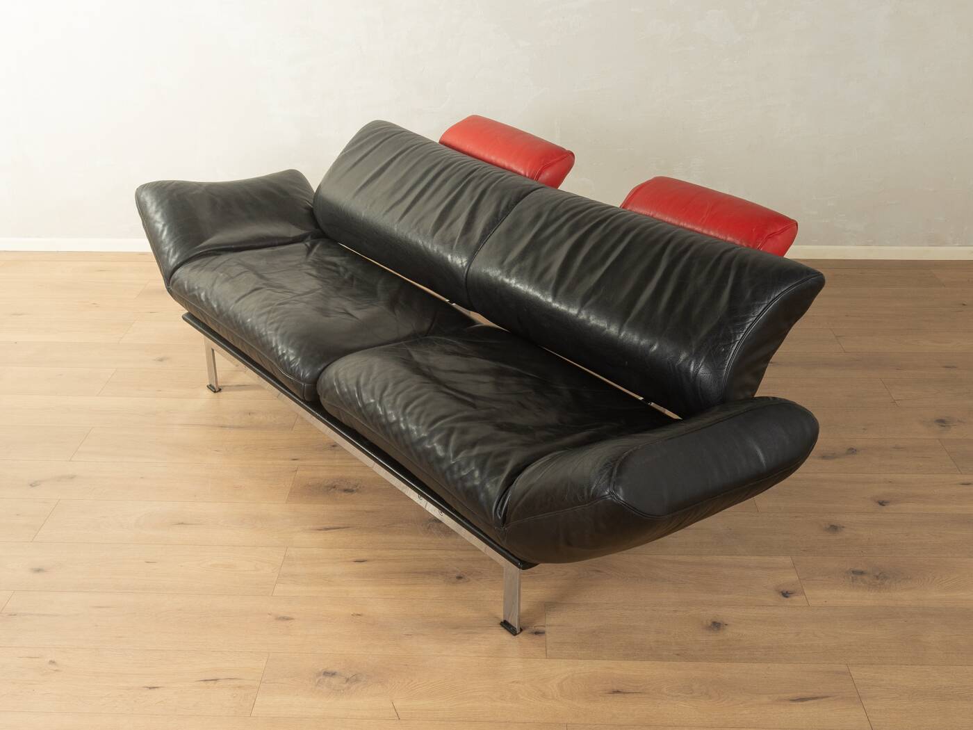 de Sede | Reto Frigg DS 140 sofa, 1980s, black leather & chrome, adjustable headrests
