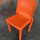 Chaise "Selene" orange par Vico Magistretti / Artemide