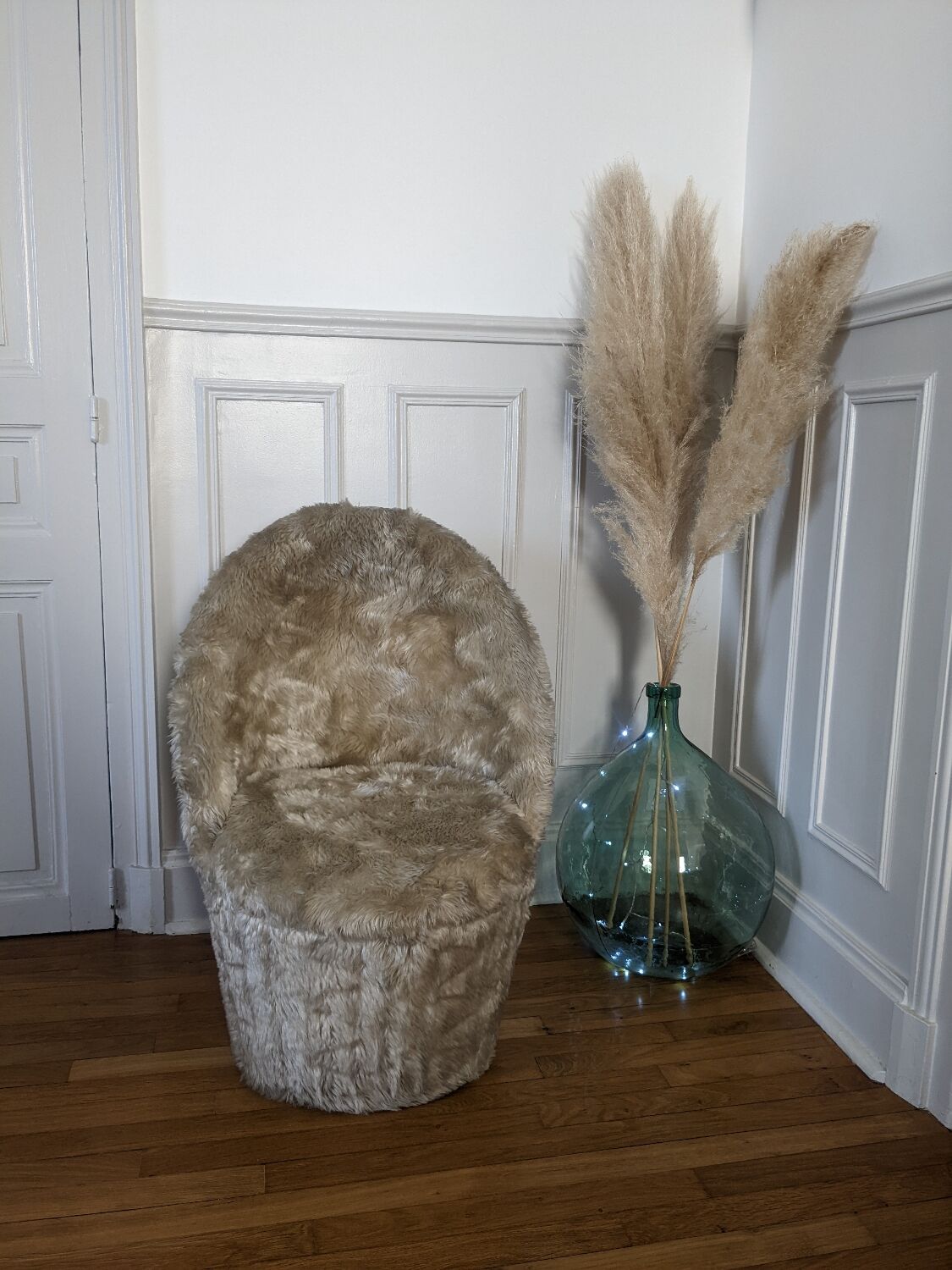 Beige moumoute armchair