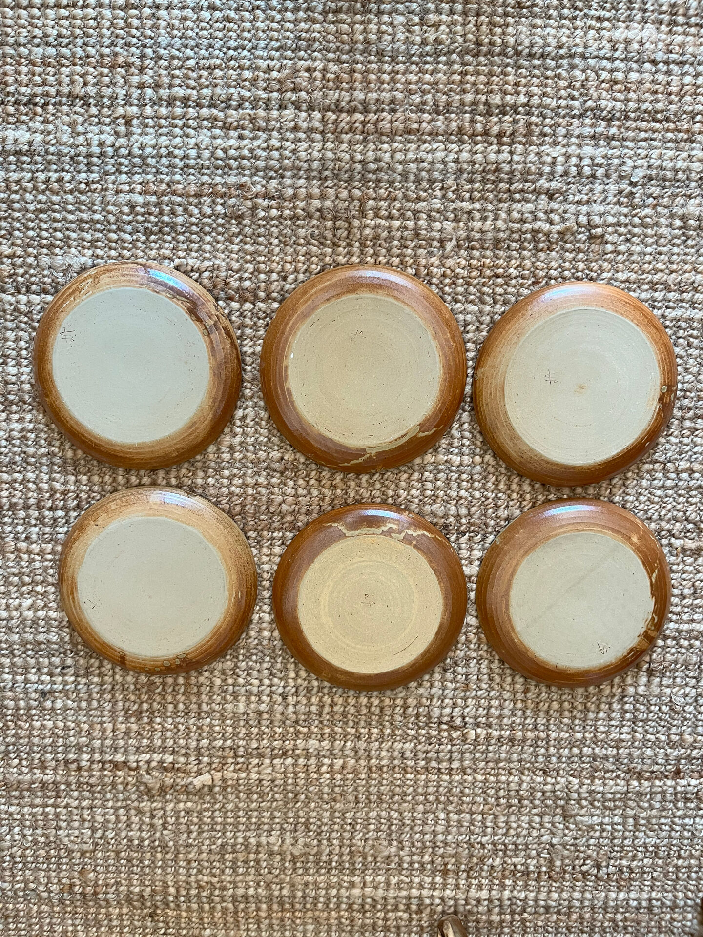 6 flat plates in stoneware