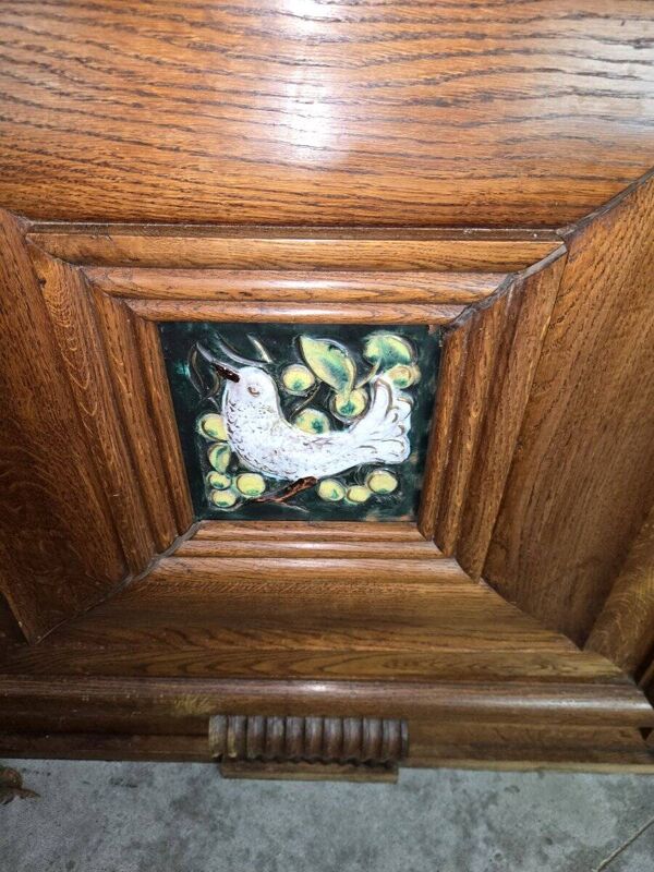 D'après Maxime Old : meuble d'apparat à tiroirs dissimulés en chêne et céramique époque Art Déco