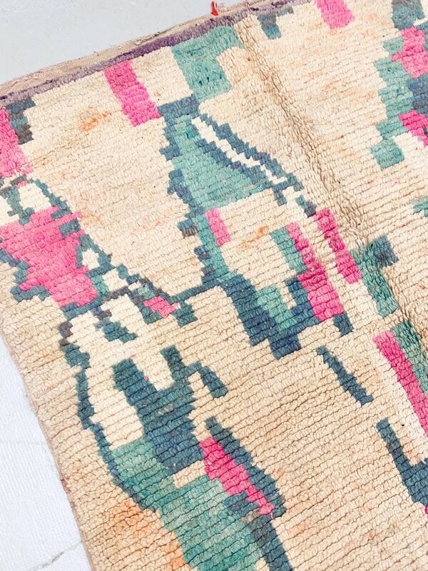 Tapis berbère marocain Boujaad à motifs colorés 2,61x1,57m