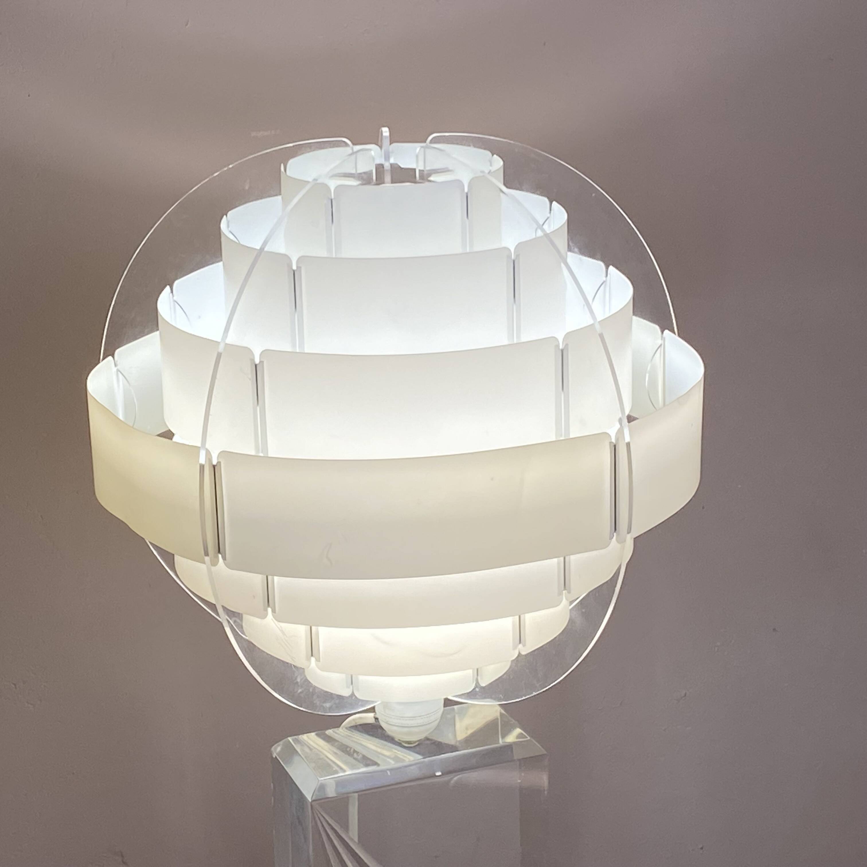 Kinetic lamp. 1970. Plexiglas. Space Age.