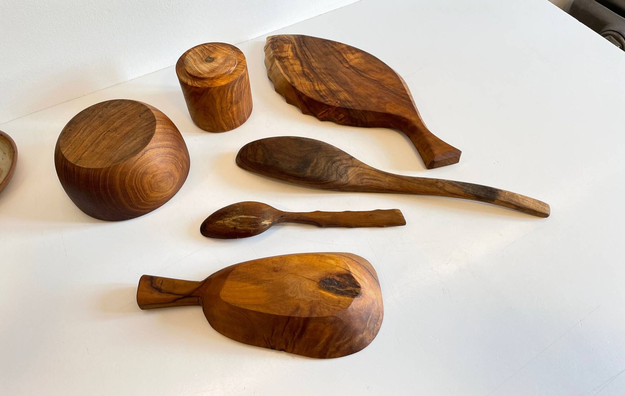 Lot coupelles en bois tourné et sculpté vintage