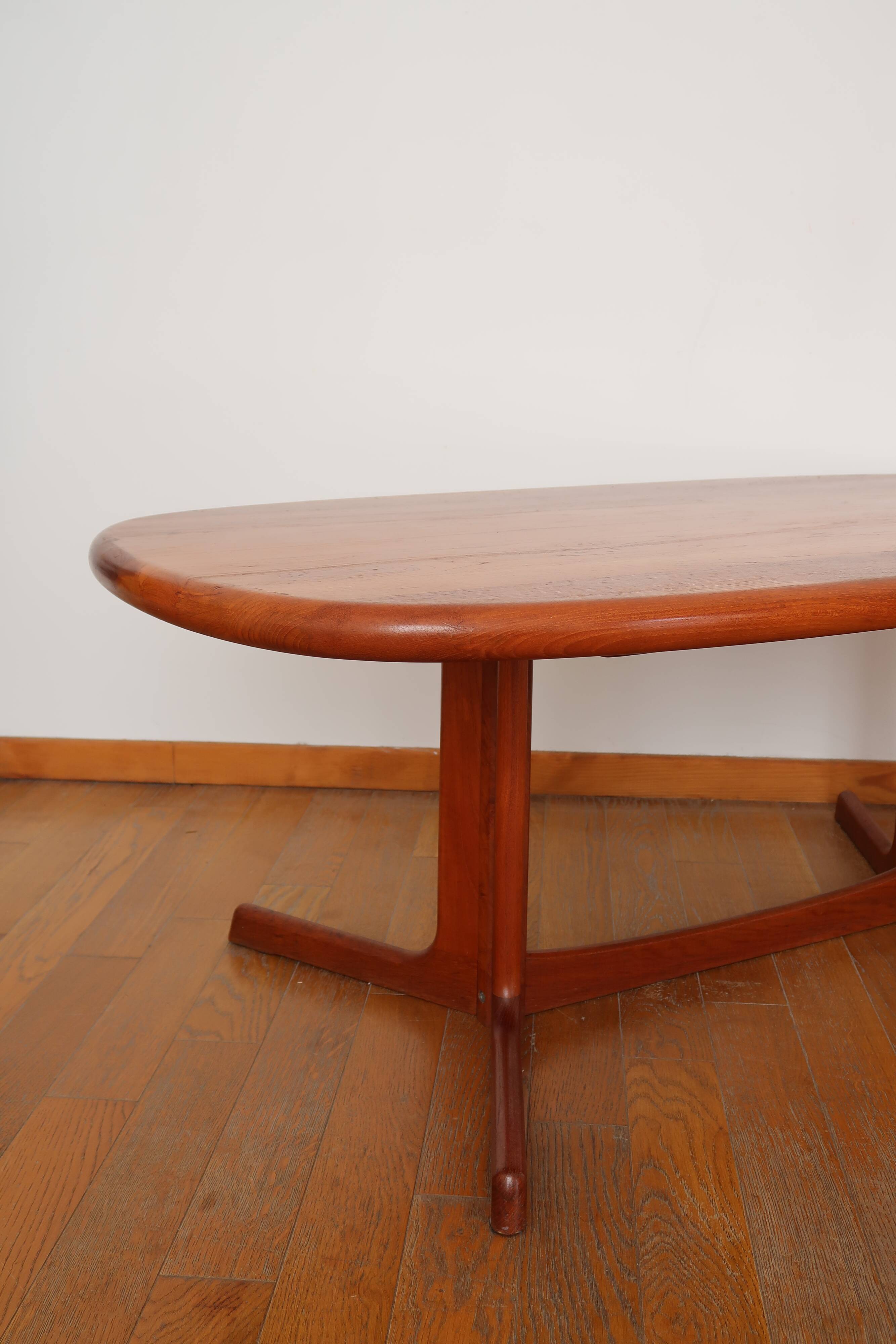 Large Scandinavian coffee table Dyrlund