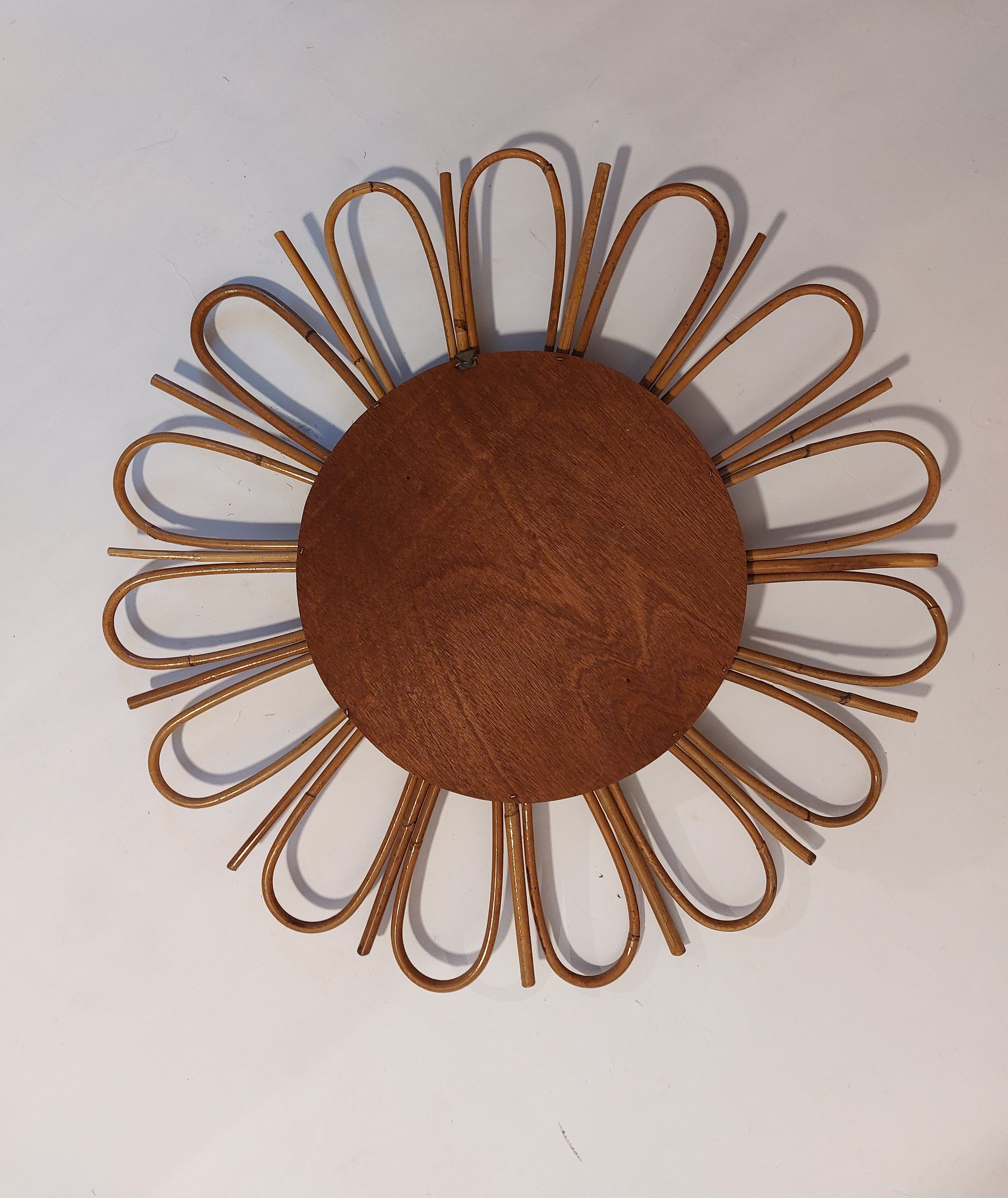 Rattan mirror daisy