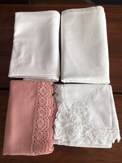 Ensemble 4 nappes et surnappes  brodées