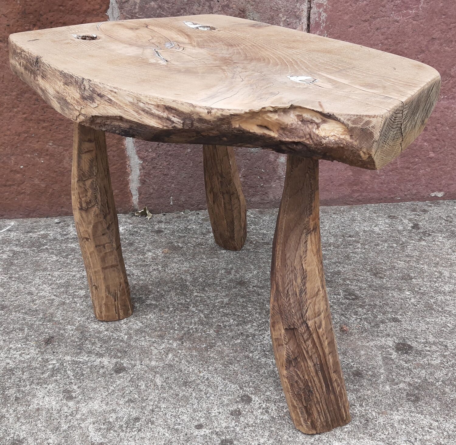 Brutalist coffee table in solid wood, tripod. (Popular art)