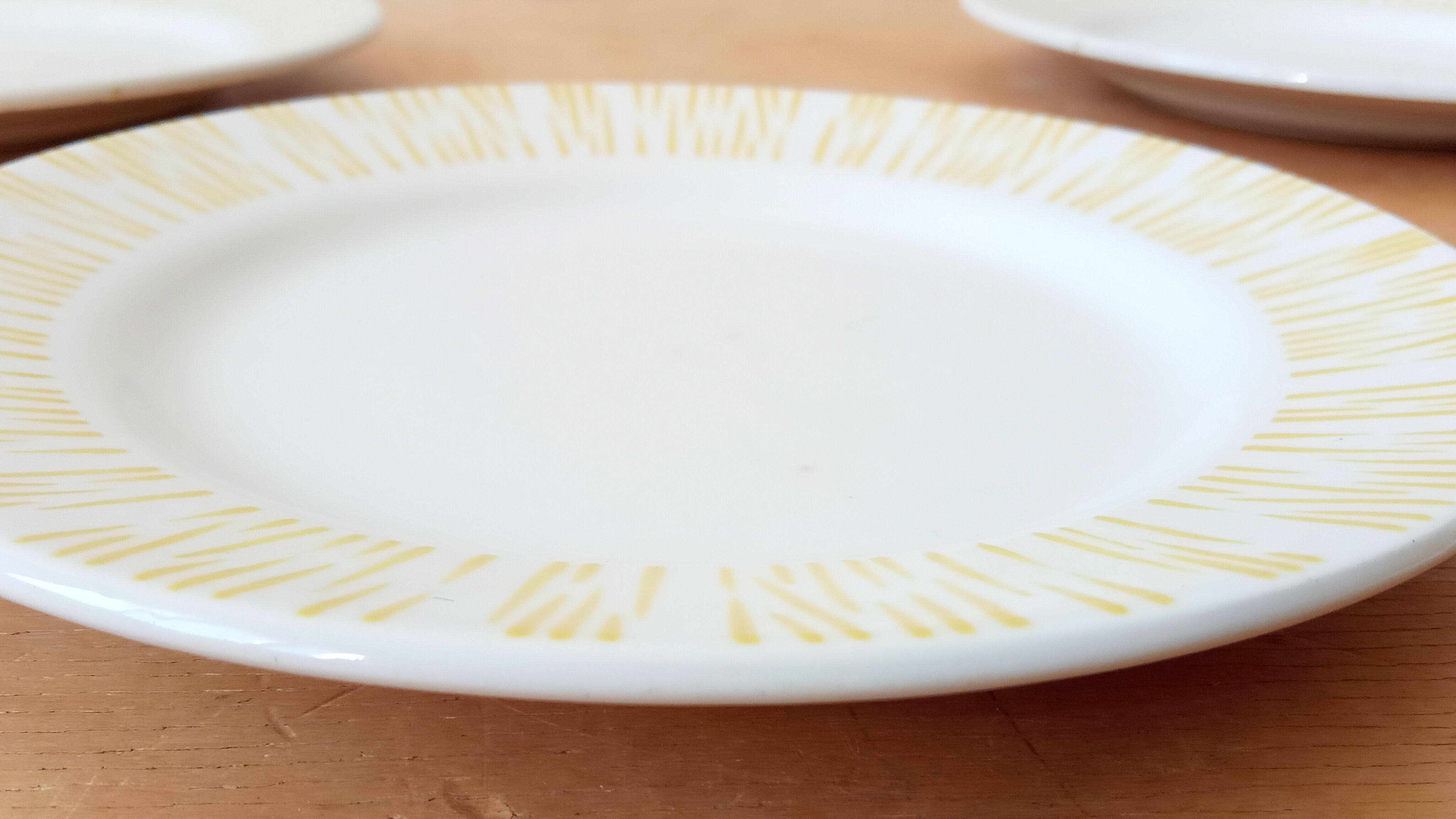 Five 50s dessert plates