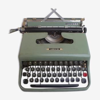 Typewriter Olivetti Lettera 22