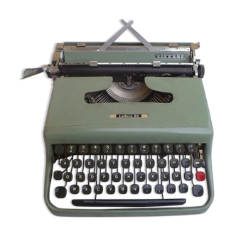 Typewriter Olivetti Lettera 22