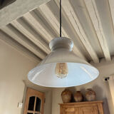 Pair of opaline suspensions