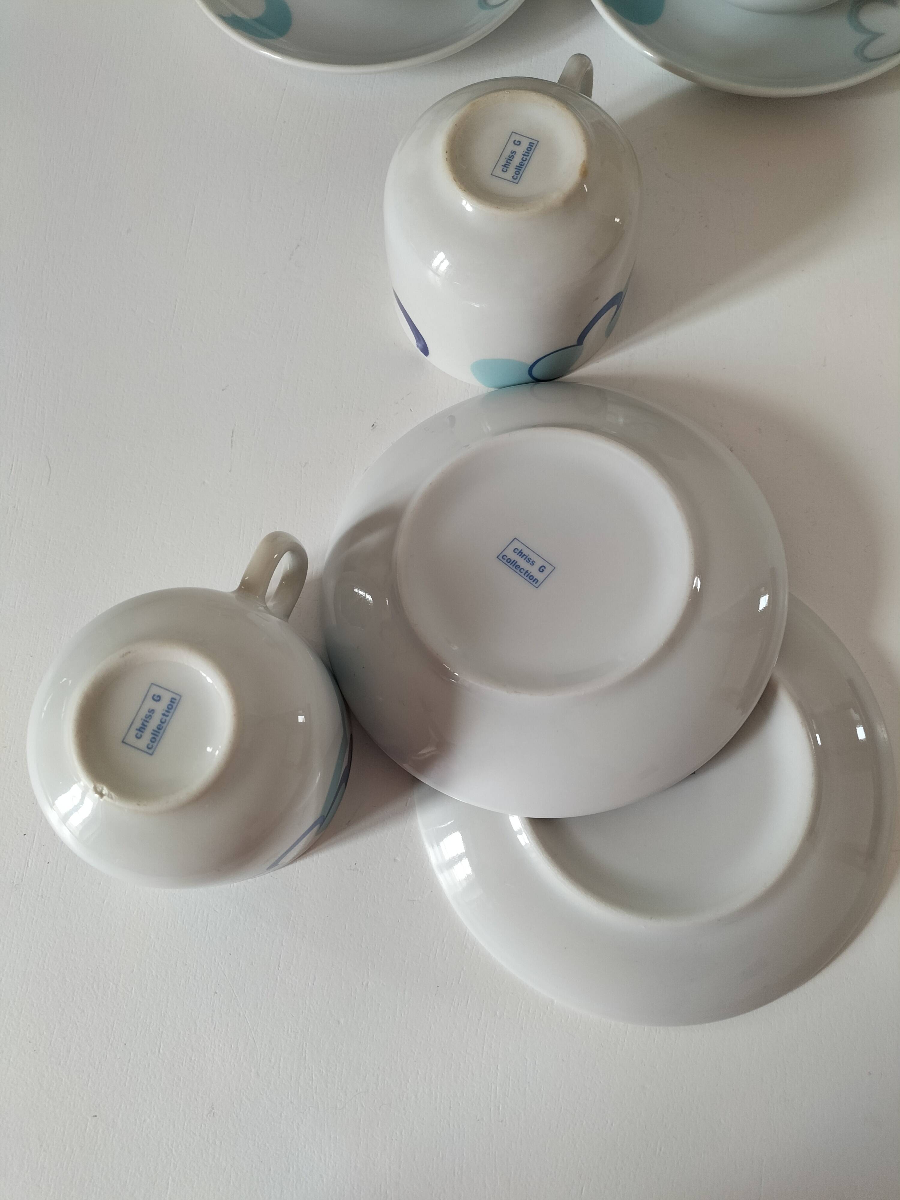6 vintage cups and 6 saucers with blue cloud decoration by Chriss G.