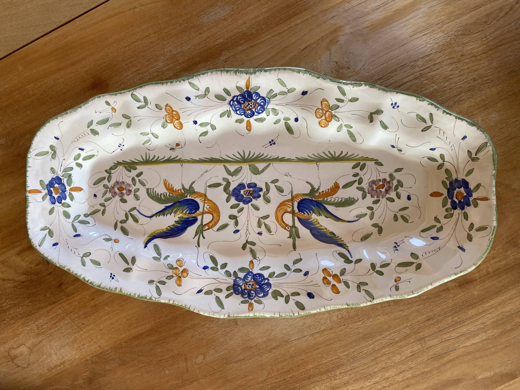 Très grand plat décoratif en faïence de limoges