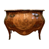 Commode Galbée de style Louis XV Marquetée toutes faces XX siècle