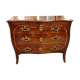 Curved chest of drawers of the eighteenth century