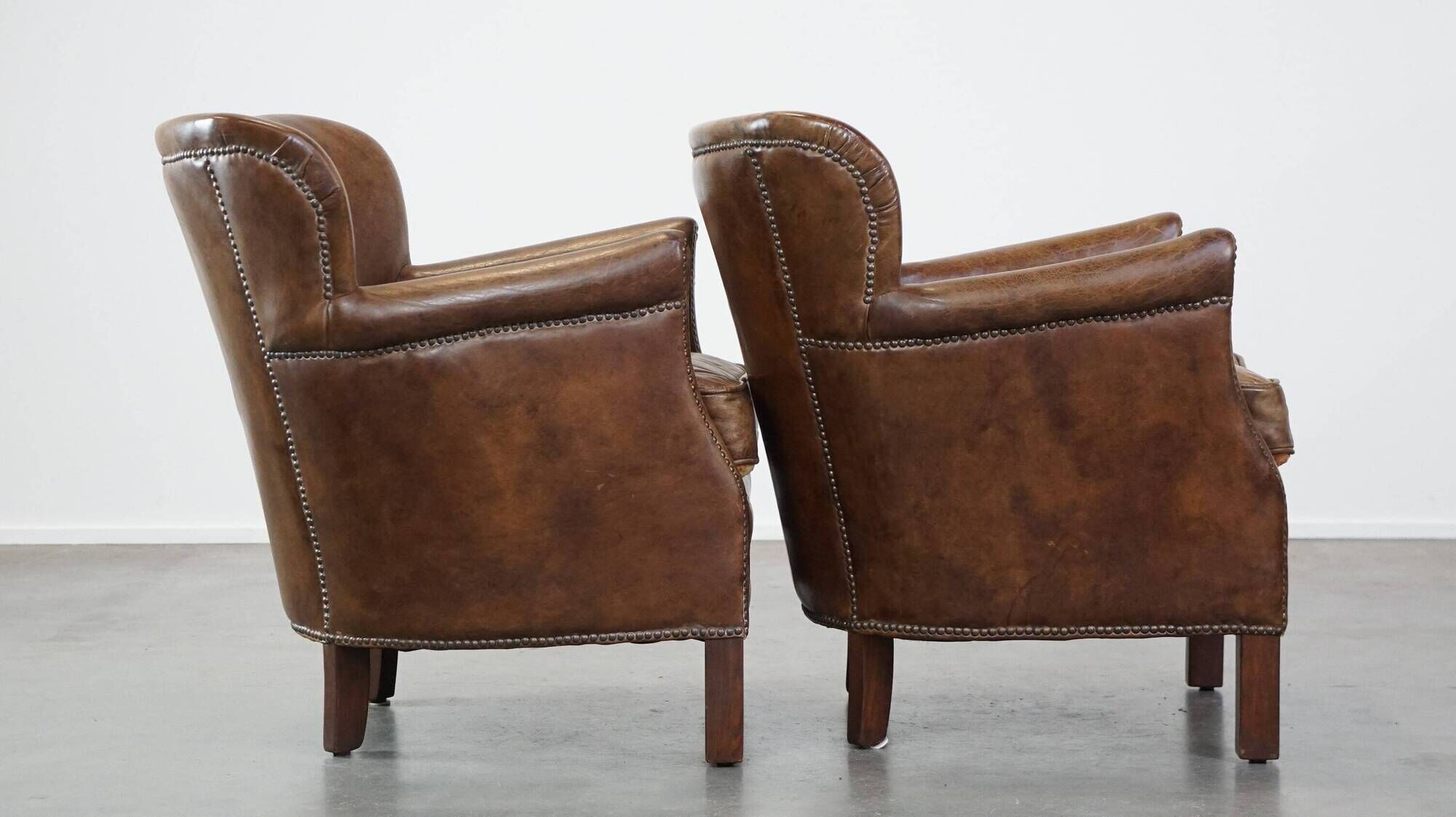 Set of 2 nice, subtle cowhide armchairs with reversible Kelim seat cushions