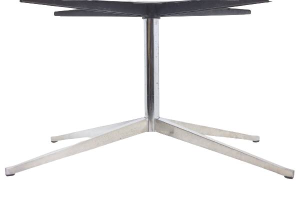 Florence Knoll for Knoll. Marble and chrome-plated metal table. 1970s. LS54931408H