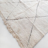Moroccan Berber carpet Beni ouarain ecru with black diamonds engraved 295x198cm