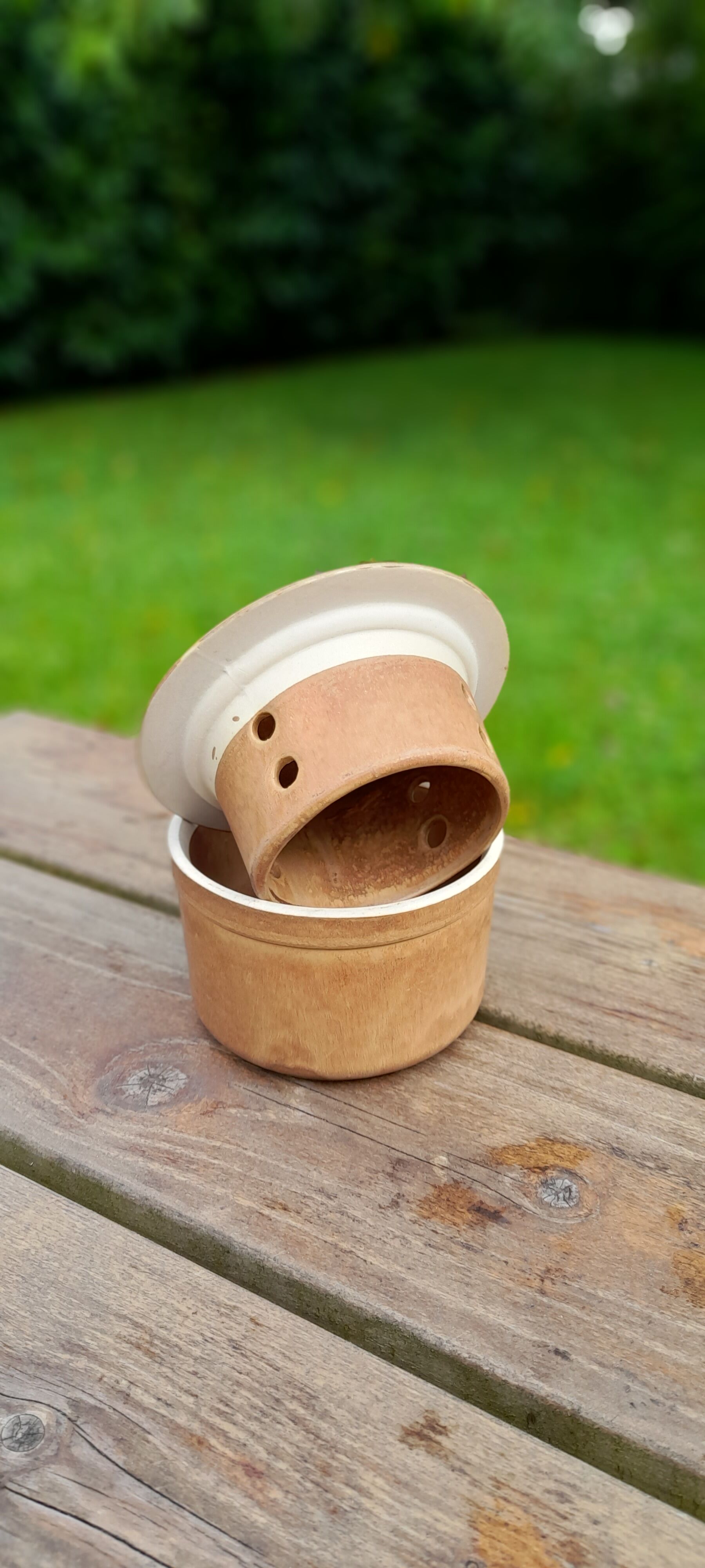 Old enamelled sandstone water buttermaker, Rhodam France