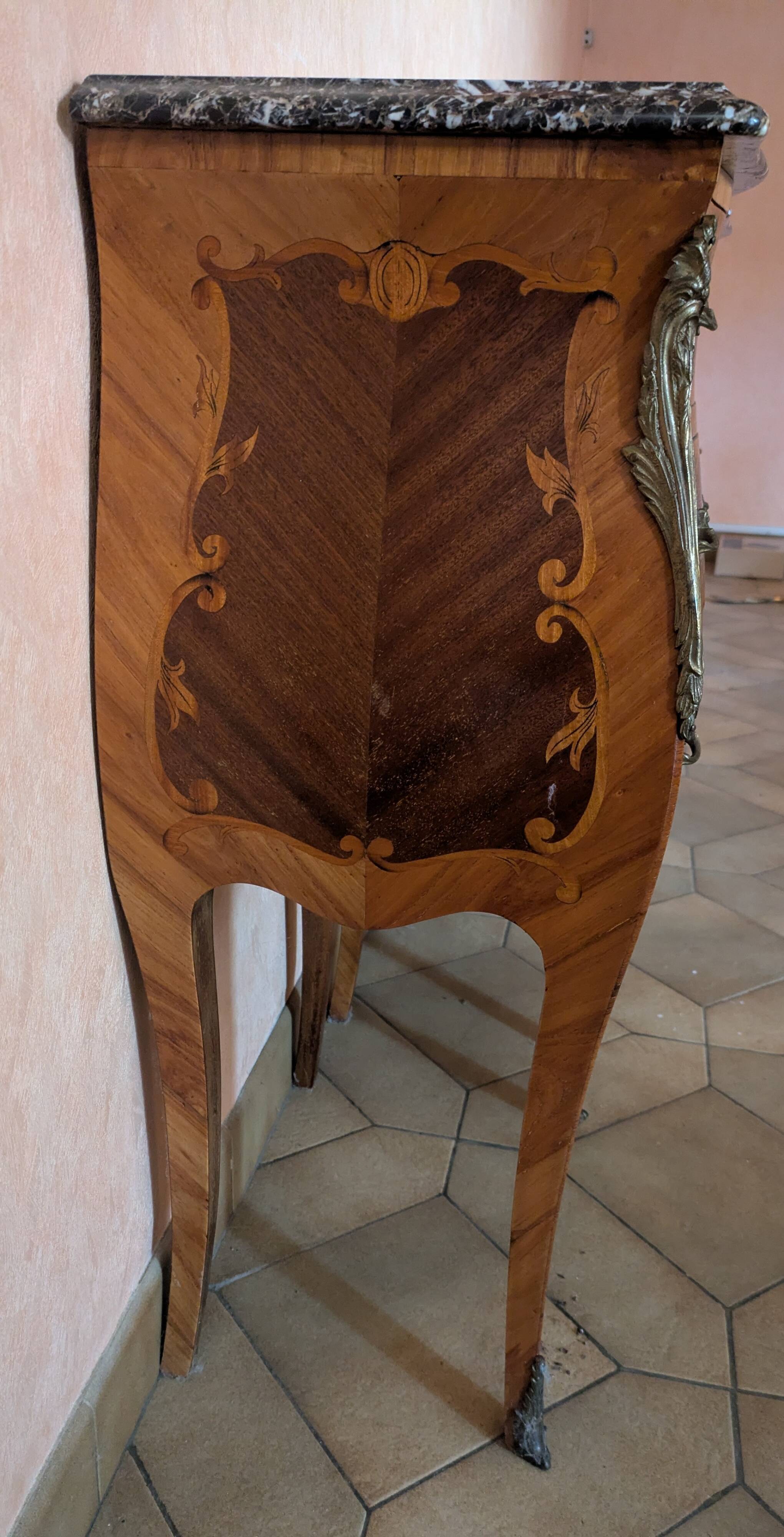Paire de tables de chevet de style Louis XV
