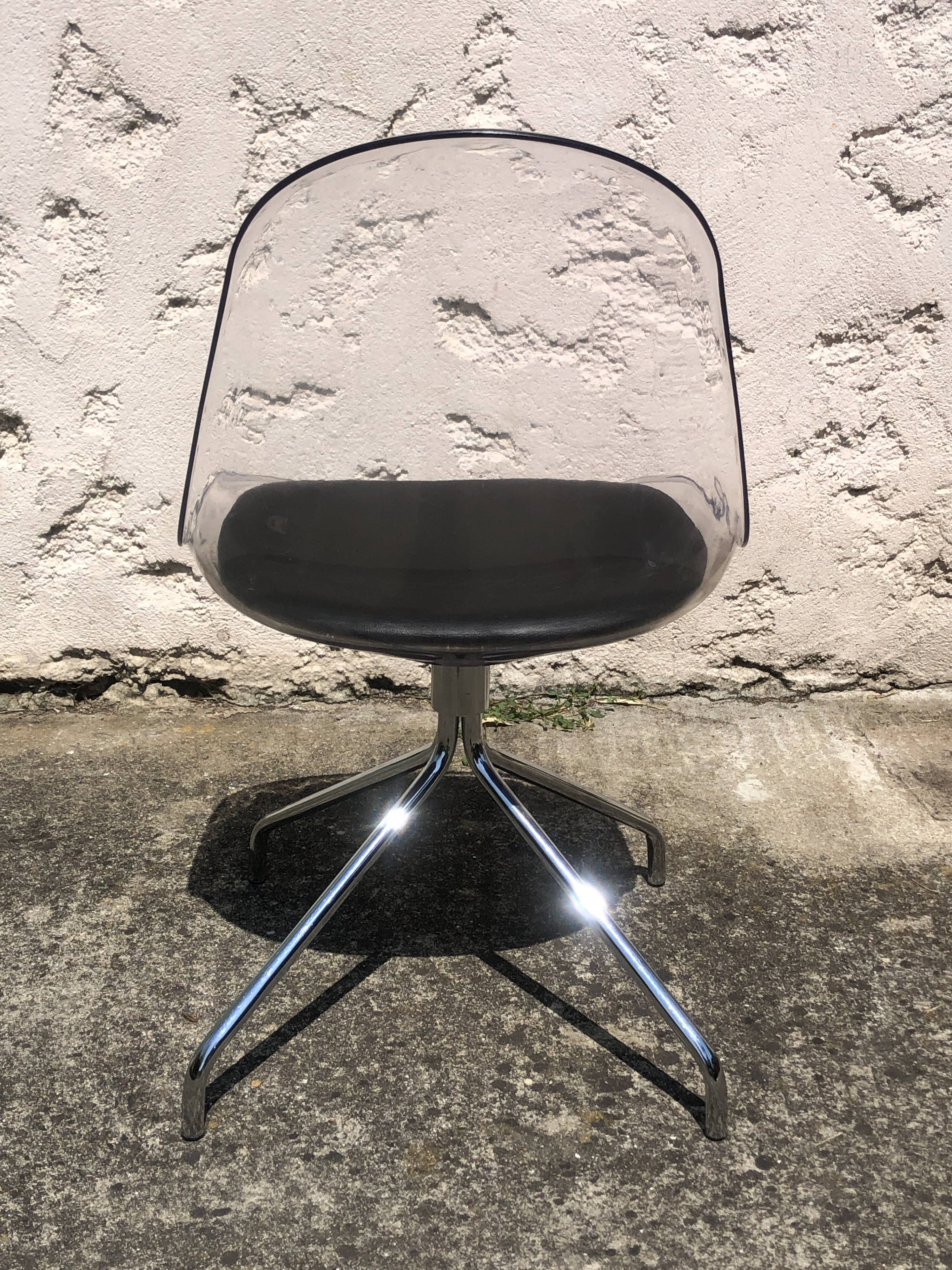 Pair of plexiglass chairs and 4 chrome legs
