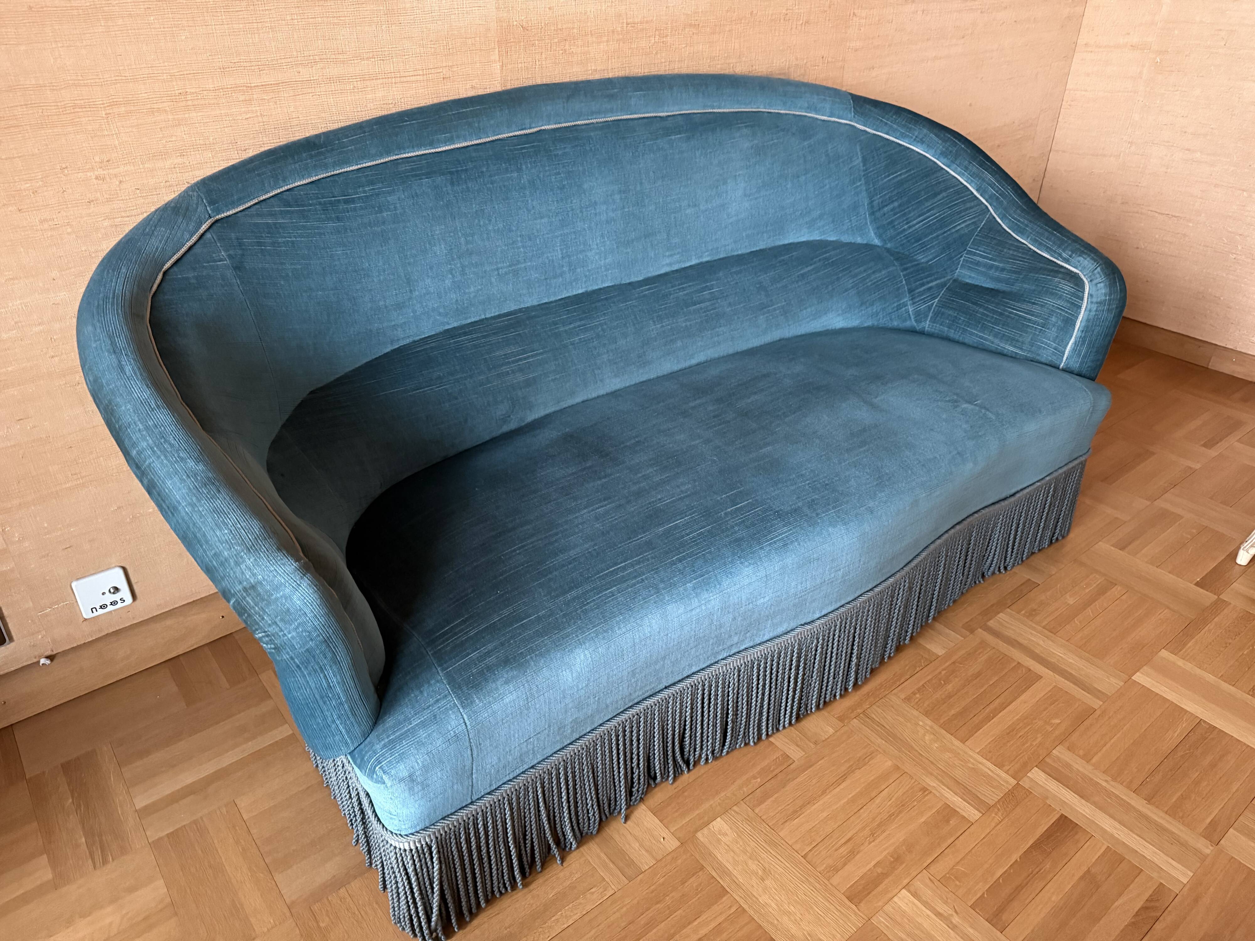 Canapé vintage en velours bleu – style Art déco – franges