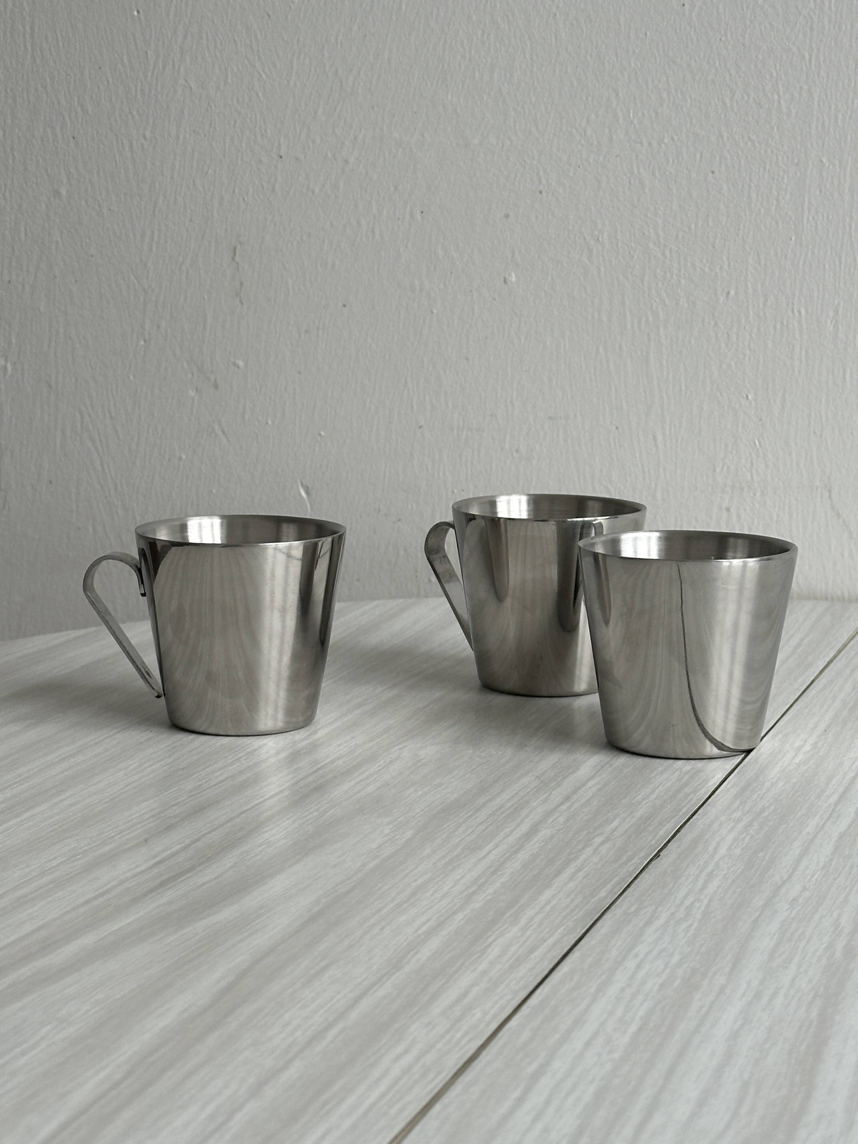 Set of 3 metal mugs