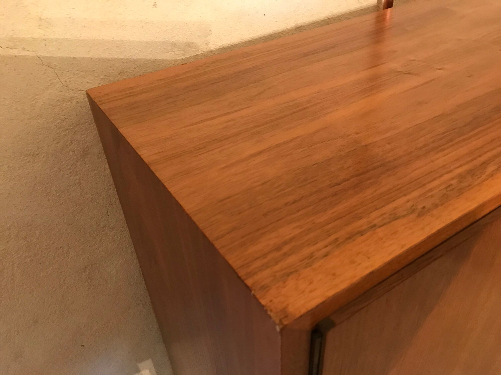 Buffet sur pieds placage de noyer blond