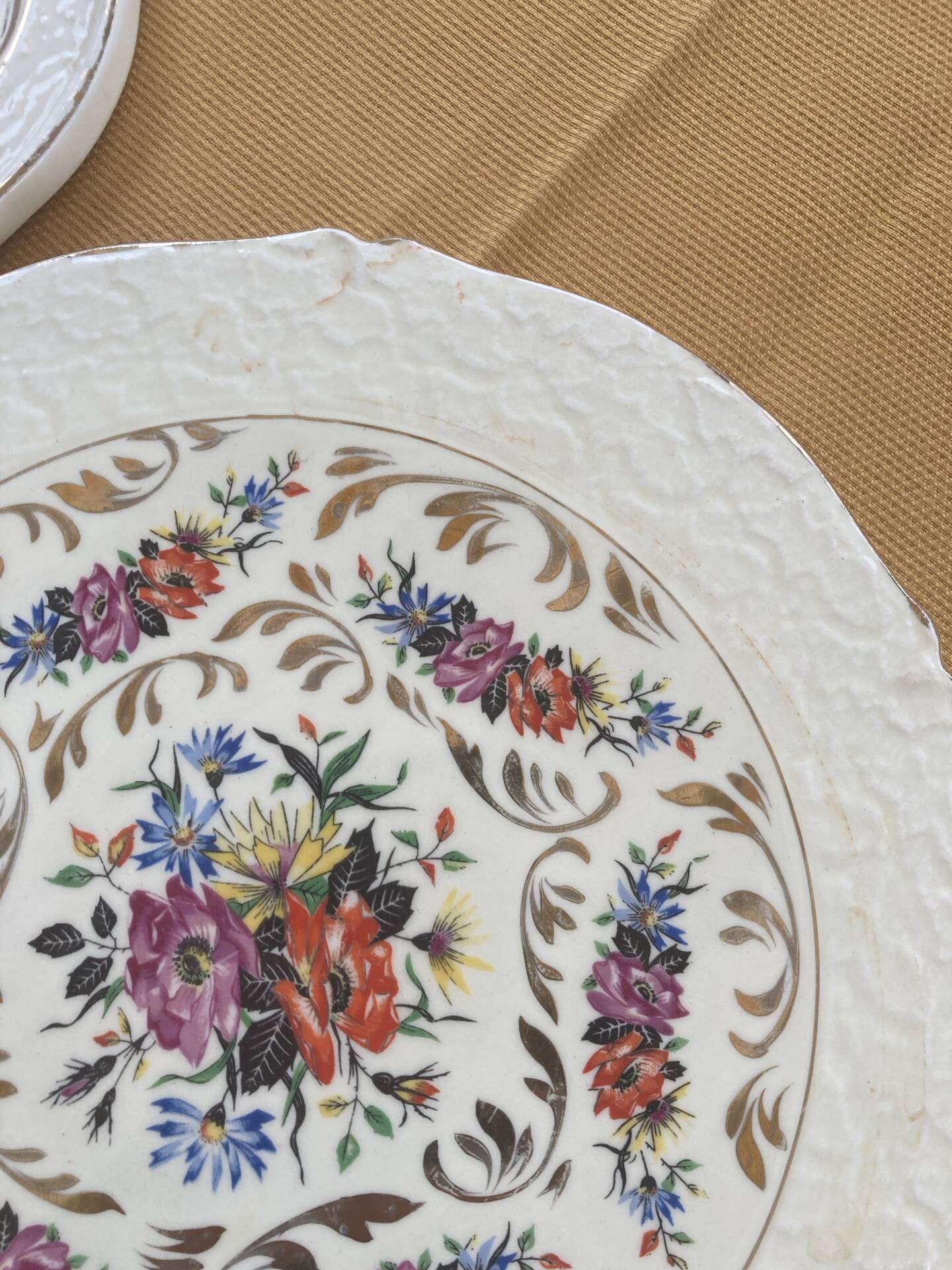 Presentation platters in artistic ceramic from the brand Cernanord Fr.