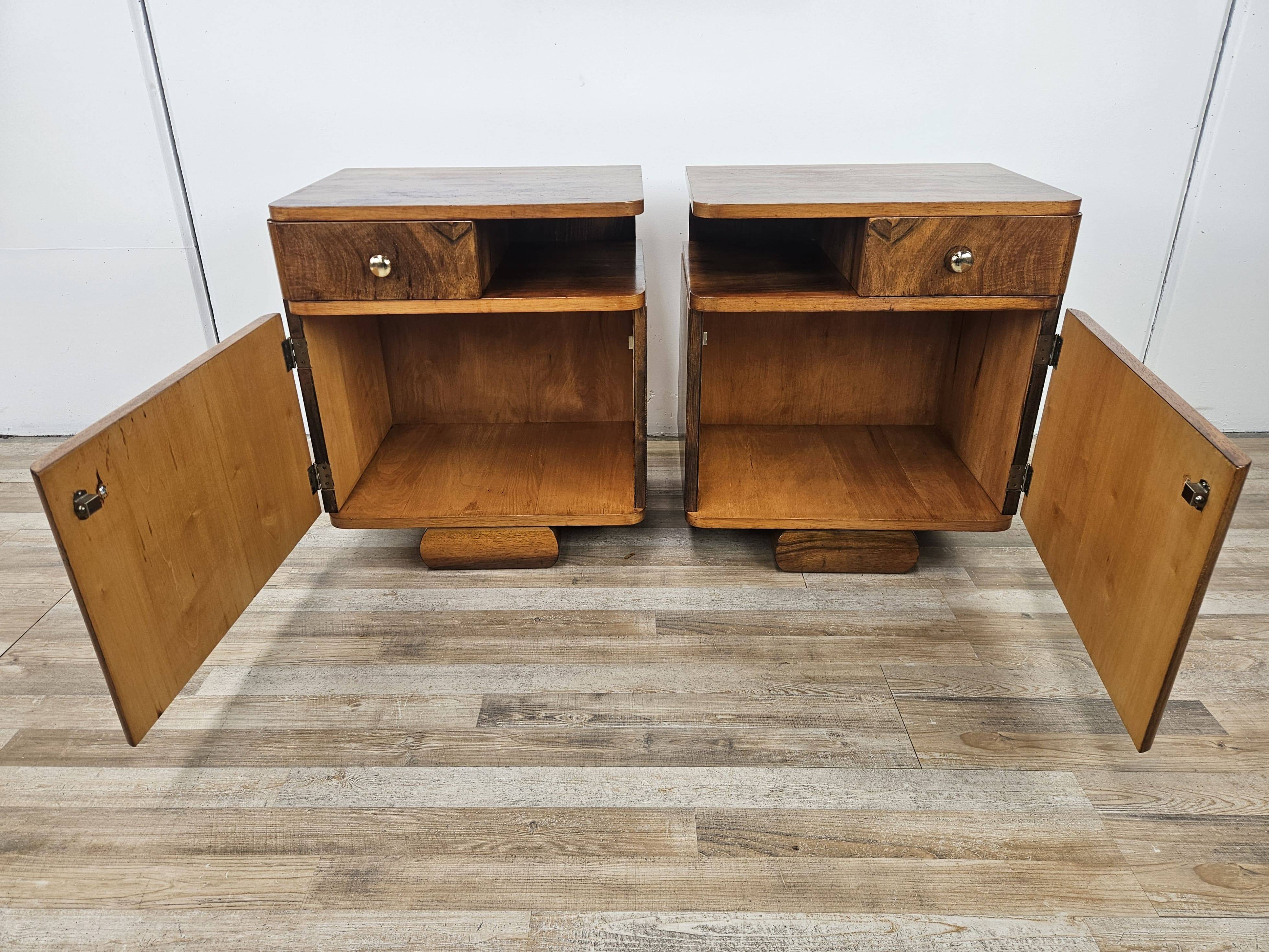 Art Decò bedside tables in walnut and brass, 1940