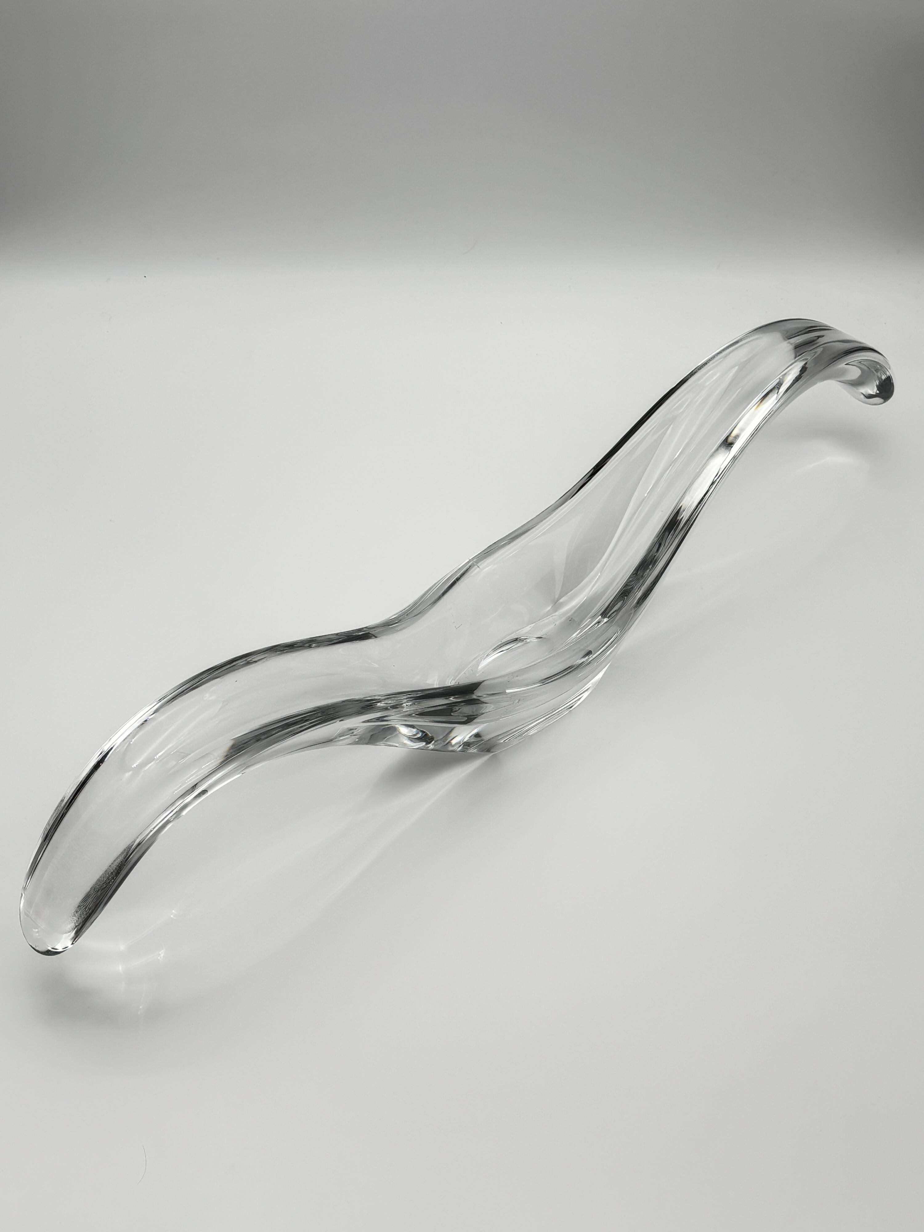 Monumental "Wave" coupe by Baccarat in solid crystal - 64 cm